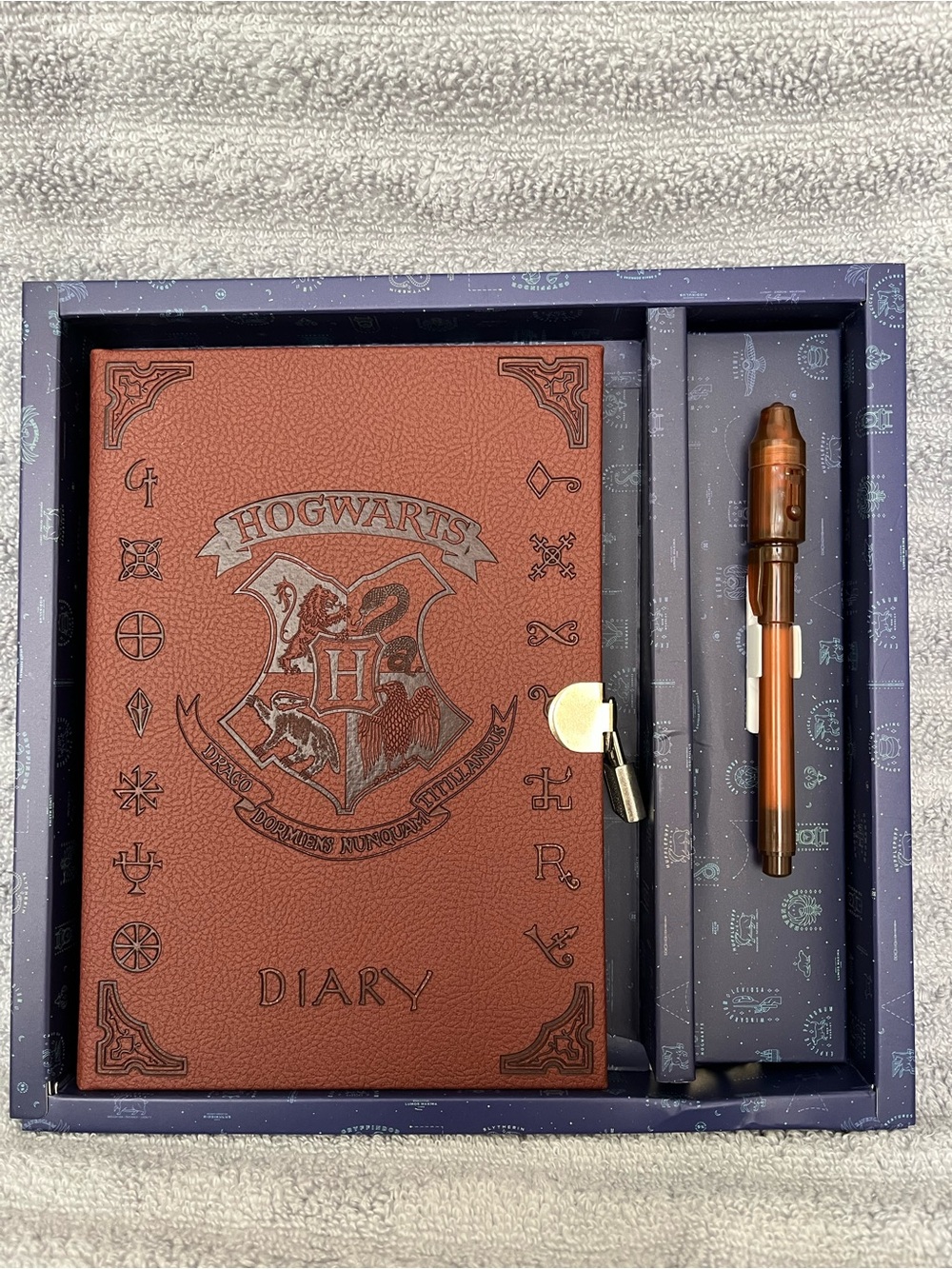 New in Box Harry Potter Hogwarts Secret Diary Set with UV Light Secret Pen
